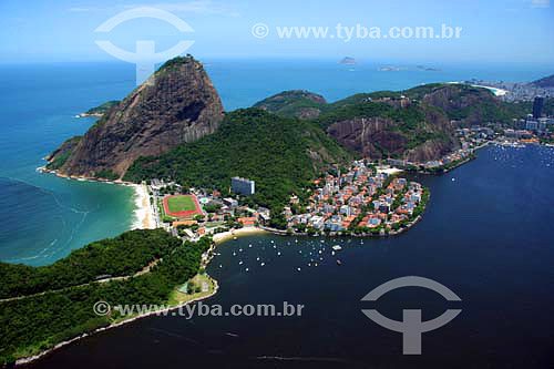  Vista aérea do Pão de Açúcar  e da Urca  - Rio de Janeiro - RJ - Brasil - Novembro de 2006

  é comum chamarmos de Pão de Açúcar, o conjunto da formação rochosa que inclui o Morro da Urca e o próprio Morro do Pão de Açúcar (o mais alto dos dois). O conjunto rochoso é Patrimônio Histórico Nacional desde 08-08-1973.  - Rio de Janeiro - Rio de Janeiro - Brasil