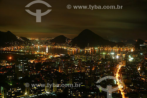  Vista Noturna da Lagoa Rodrigo de Freitas com Árvore de Natal  - Rio de Janeiro - Rio de Janeiro - Brasil