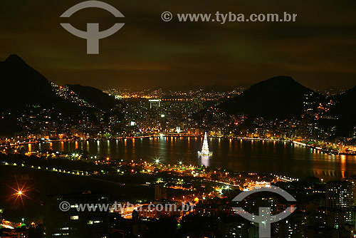  Vista noturna da Árvore de Natal na Lagoa Rodrigo de Freitas  - Rio de Janeiro - Rio de Janeiro - Brasil