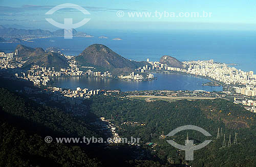  Vista aérea da Lagoa Rodrigo de Freitas, Ipanema no lado direito e Niterói ao fundo - Rio de Janeiro - RJ - Brasil

  Patrimônio Histórico Nacional desde 19-06-2000.  - Rio de Janeiro - Rio de Janeiro - Brasil