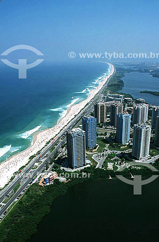  Vista aérea da Praia da Barra da Tijuca com um condominio vertical típico do bairro e a Lagoa de Marapendi à direita - Rio de Janeiro - RJ - Brasil  - Rio de Janeiro - Rio de Janeiro - Brasil