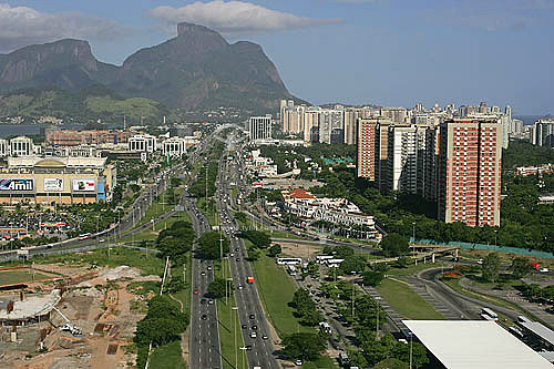  Vista aérea da Avenida das Américas com Pedra da Gávea ao fundo  - Rio de Janeiro - Rio de Janeiro - Brasil