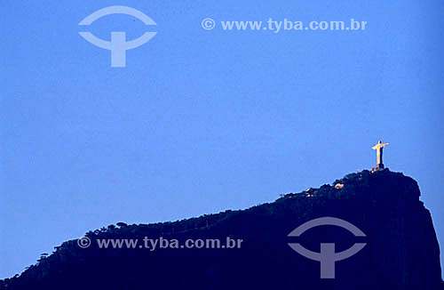  Cristo Redentor sobre o Morro do Corcovado - Rio de Janeiro - RJ - Brasil  - Rio de Janeiro - Rio de Janeiro - Brasil