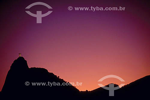  Cristo Redentor sobre o Morro do Corcovado - Rio de Janeiro - RJ - Brasil  - Rio de Janeiro - Rio de Janeiro - Brasil