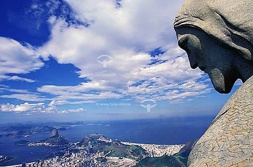  Rosto da estátua do Cristo Redentor com Pão de Açúcar ao fundo - Rio de Janeiro - RJ - Brasil  - Rio de Janeiro - Rio de Janeiro - Brasil