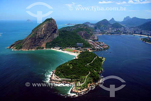  Vista aérea do Pão de Açúcar   com Zona Sul ao fundo - Rio de Janeiro - RJ - Brasil - Novembro de 2006

  é comum chamarmos de Pão de Açúcar, o conjunto da formação rochosa que inclui o Morro da Urca e o próprio Morro do Pão de Açúcar (o mais alto dos dois). Esse conjunto rochoso é Patrimônio Histórico Nacional desde 08-08-1973.  - Rio de Janeiro - Rio de Janeiro - Brasil