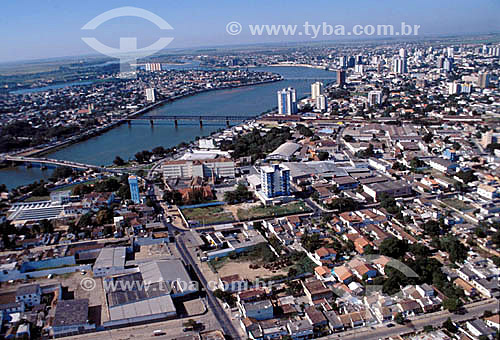  Visão aérea da cidade de Campos com Rio Paraíba do Sul - RJ - Brasil / Data: 2000 