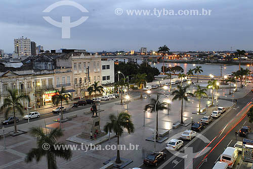  Praça São Salvador com iluminação noturna - Rio Paraiba do Sul ao fundo - Campos dos Goytacazes - RJ - Julho de 2007  - Campos dos Goytacazes - Rio de Janeiro - Brasil