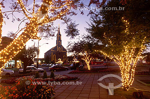  Igreja iluminada para o Natal - Gramado - RS - Brasil - 1998.  - Gramado - Rio Grande do Sul - Brasil