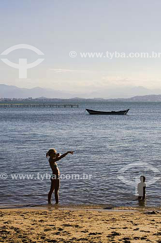  Pessoas se banhando em Santo Antonio de Lisboa - Florianópolis - SC - Brasil  - Florianópolis - Santa Catarina - Brasil