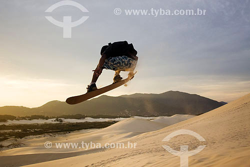  Praticante de sandboard nas dunas da Joaquina - Florianópolis - SC - Brasil  - Florianópolis - Santa Catarina - Brasil