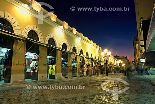  Mercado público de Florianópolis com iluminação noturna - Santa Catarina - Brasil - Maio 2002  - Florianópolis - Santa Catarina - Brasil