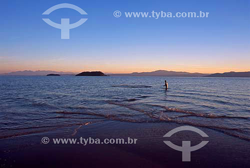  Pescador - Praia da Daniela - Florianópolis - Santa Catarina - Brasil -  Maio de 2004  - Florianópolis - Santa Catarina - Brasil