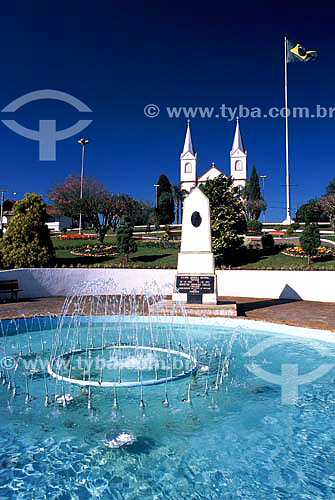  Chafariz na Praça Ministro Andreas Thaler - Treze Tílias - Santa Catarina - Brasil - Setembro 2004  - Treze Tílias - Santa Catarina - Brasil