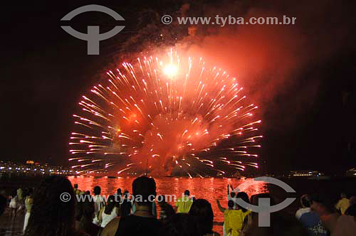  Comemoração do Ano Novo - Fogos de artifício - Praia de Copacabana - Rio de Janeiro - RJ - Brasil - 2005  - Rio de Janeiro - Rio de Janeiro - Brasil