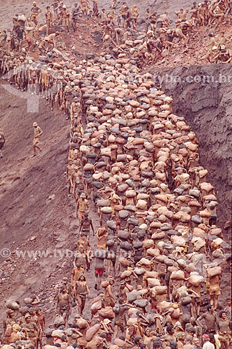  Multidão em garimpo de ouro - Serra Pelada - PA - Brasil  - Curionópolis - Pará - Brasil