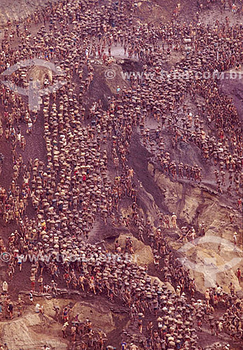  Multidão em garimpo de ouro - Serra Pelada - PA - Brasil  - Curionópolis - Pará - Brasil