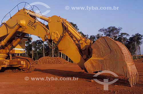  Mineração, trator para extração de bauxita em Porto Trombetas - Pará - Brasil - 2003  - Oriximiná - Pará - Brasil