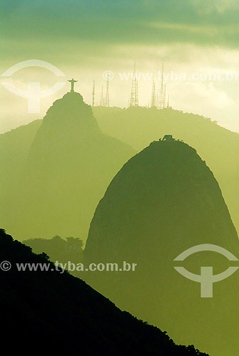  Pão de Açúcar, Corcovado e Sumaré vistos de Niterói - Rio de Janeiro - RJ - Brasil - 2005  - Rio de Janeiro - Rio de Janeiro - Brasil