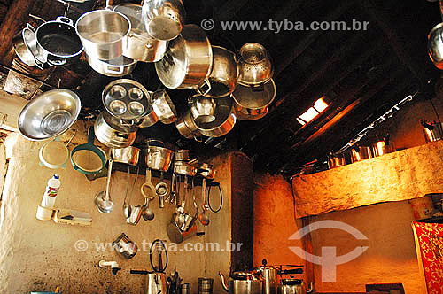  Cozinha com panelas no interior de casa no vale do Pati - Chapada Diamantina - Bahia - 2006  - Bahia - Brasil