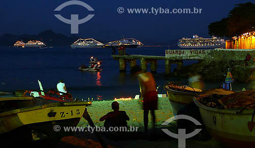  Reveillon em Copacabana - Colônia de pesca do Posto Seis com transatlânticos ao fundo - Turismo - Copacabana - Rio de Janeiro - RJ - 31/12/2007  - Rio de Janeiro - Rio de Janeiro - Brasil