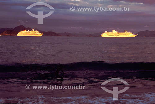  Navios de Cruzeiro transatlânticos vistos da Praia de Copacabana - Rio de Janeiro - RJ - Brasil

  - Rio de Janeiro - Rio de Janeiro - Brasil