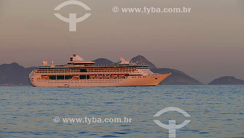  Navio Transatlântico em frente a Praia de Copacabana - Turismo - Rio de Janeiro - RJ - 31/12/2007  - Rio de Janeiro - Rio de Janeiro - Brasil