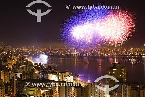  Assunto: Fogos de artifício no Reveillon
Local: Beira-mar Norte
Cidade: Florianópolis - SC
País: Brasil
Data: 31/12/2007 