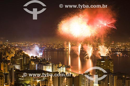  Assunto: Fogos de artifício no Reveillon
Local: Beira-mar Norte
Cidade: Florianópolis - SC
País: Brasil
Data: 31/12/2007 