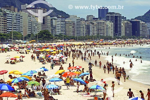  Assunto: Praia de Copacabana com banhistas
Local: Rio de Janeiro - RJ
Data: Janeiro de 2008 