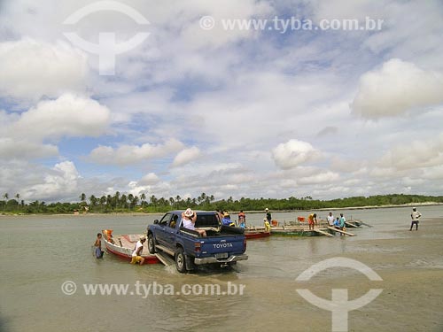  Assunto: Carro atravessando de balsa uma lagoa
Local: Jericoacoara - CE
Data: 