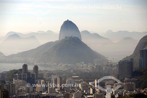  Assunto: Botafogo com Pão de Açúcar ao fundo
Local: Rio de Janeiro - RJ
Data: 06/05/2006 