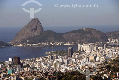  Assunto: Vista do bairro Flamengo, com Pão de Açúcar ao fundo
Local: Rio de Janeiro - RJ
Data: 05/08/2006 