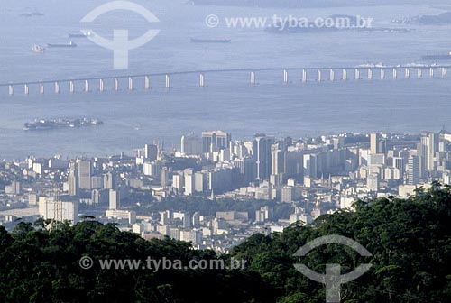 Assunto: Vista do centro com Ponte Rio-niterói ao fundo
Local: Rio de Janeiro - RJ 