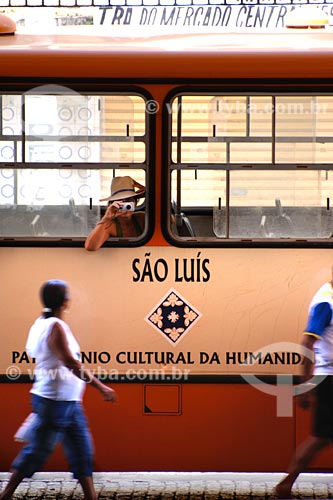  Assunto: Turista dentro de ônibus em frente ao Mercado Central / Local: São Luis - MA / Data: 08/2008 