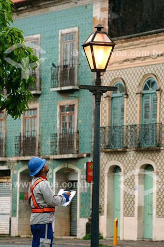  Assunto: Funcionário da City Luz, empresa responsável pela iluminação pública da cidade de São Luis / Local: São Luis - MA / Data: 08/2008 