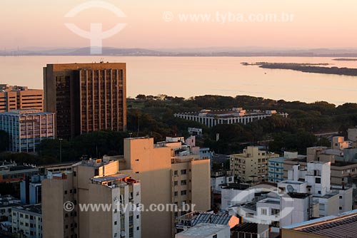  Assunto: Vista do centro de Porto Alegre ao por do sol / Local: Porto Alegre - RS - Brasil / Data: 06/07/2008 