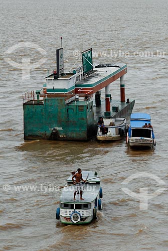  Assunto: Posto de combustivel para barcos ao lado do Ver-o-Peso / Local: Belem - PA / Data: fevereiro 2008 