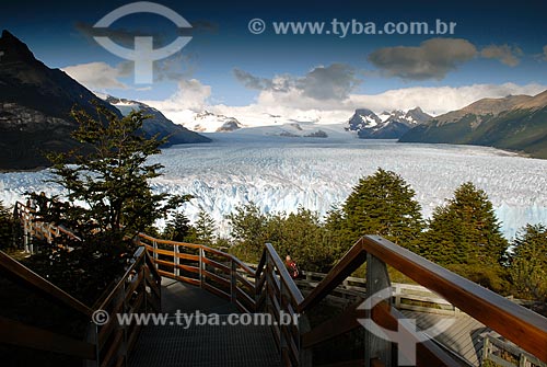  Assunto: Parque Nacional Los Glaciares -  Glaciar perito Moreno - Turistas / Local: patagônia - Argentina / Data: 02/2008 