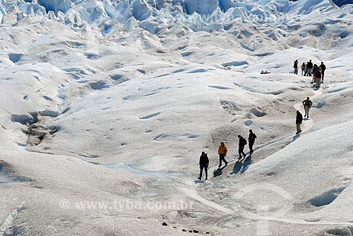  Assunto: Mini trekking sobre o Glaciar perito Moreno - Parque Nacional Los Glaciares -  Glaciar perito Moreno - Turistas / Local: patagônia - Argentina / Data: 02/2008 