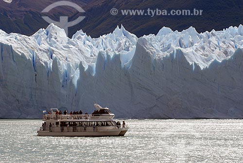  Assunto: Barco de turistas - Parque Nacional Los Glaciares -  Glaciar perito Moreno - Turistas / Local: patagônia - Argentina / Data: 02/2008 