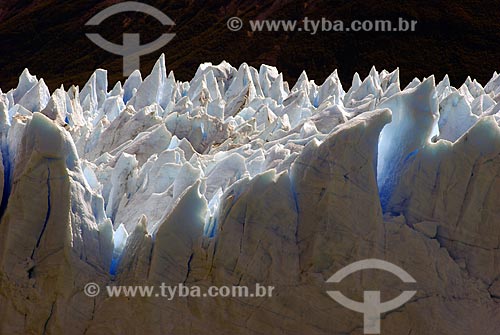  Assunto: Detlhes do gelo continental - Parque Nacional Los Glaciares -  Glaciar perito Moreno - Turistas / Local: patagônia - Argentina / Data: 02/2008 