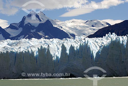  Assunto: Detlhes do gelo continental - Parque Nacional Los Glaciares -  Glaciar perito Moreno - Turistas / Local: patagônia - Argentina / Data: 02/2008 