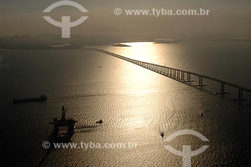  Assunto: Ponte Rio-niterói vista de avião / Local: Rio de Janeiro - RJ / Data: 08/2008 