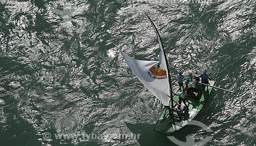  Assunto: Pescadores voltando da pesca em uma jangada / Local: Fortaleza (CE) / Data: 22 de Julho de 2008 