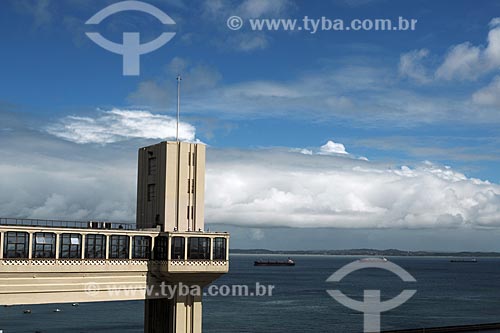  Assunto: Elevador Lacerda com Baía de Todos os Santos ao fundo / Local: Salvador (BA) / Data: 18 de julho de 2008 