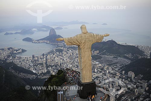  Assunto: Vista aérea do Cristo Redentor com Pão de Açúcar ao fundo / 
Local: Rio de Janeiro - RJ - Brasil / 
Data: Novembro de 2008 