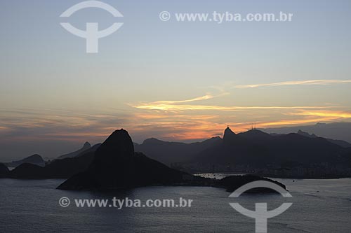  Assunto: Montanhas do Rio vistas de Niterói / 
Local: Rio de Janeiro - RJ - Brasil / 
Data: Novembro de 2008 