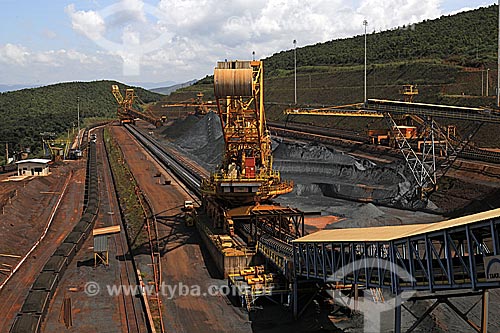  Assunto: Mina Brucutu da Companhia Vale, uma das maiores reservas do Quadrilátero Ferrífero, pátio de estocagem e carregamento de minério de ferro / Local: São Gonçalo do Rio Abaixo - Minas Gerais (MG) - Brasil / Data: 23/04/2009 