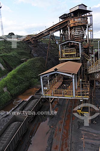  Assunto: Carregamento de minério de ferro no Terminal de Embarque Ferroviário do Andaime - Complexo de Mineração - Planta de beneficiamento  da Unidade Vargem Grande / Local: Nova Lima - Minas Gerais (MG) - Brasil / Data: 16-04-2009 